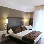 カルラ ホテル