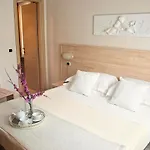 カルラ ホテル 3*