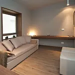 カルラ ホテル 3*