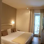 カルラ ホテル 3*