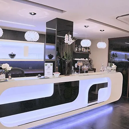 Carla Hotel