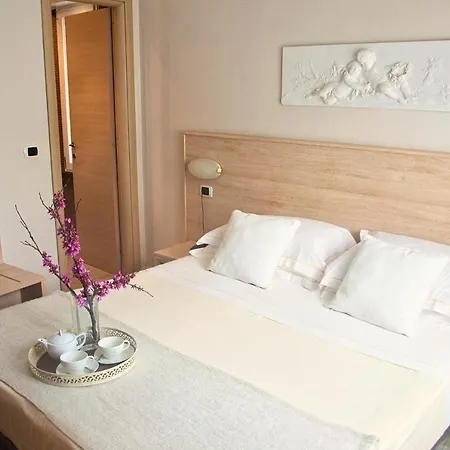 Carla Hotel 3*
