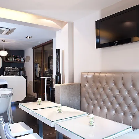 Carla Hotel