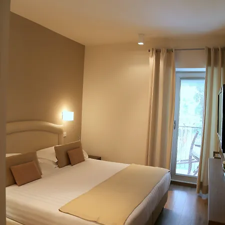 Carla Hotel 3*