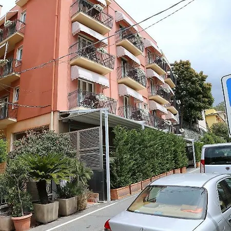 Carla 3* Levanto