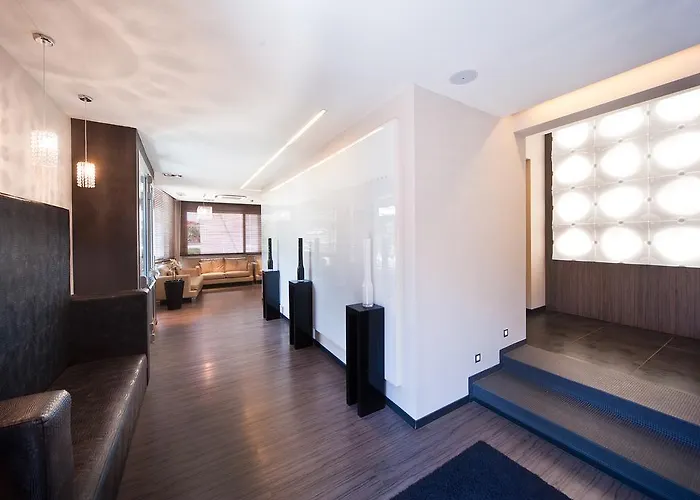 Carla Отель Леванто