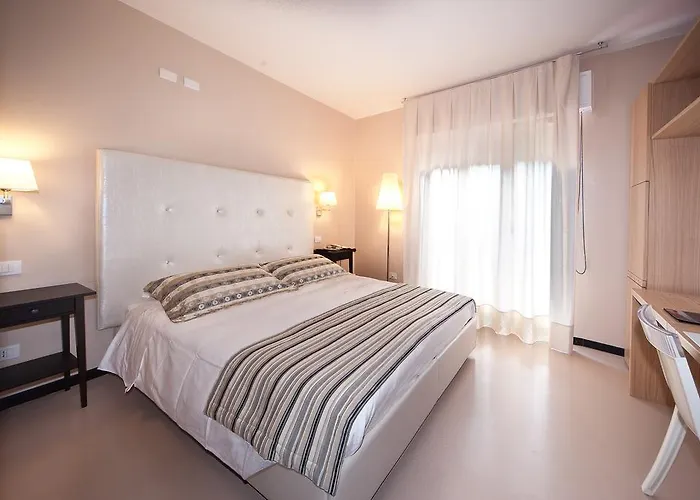 Carla Отель Леванто